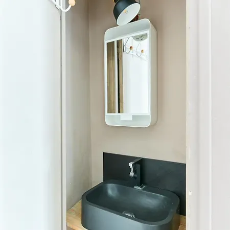 Bnbnook - Modern For 4 - Walk To Pompidou & Louvre * Parijs